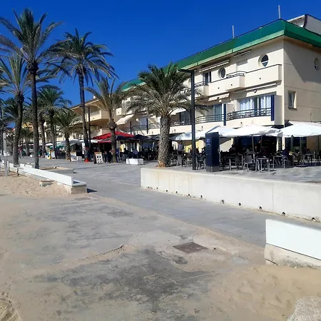 En Segunda Linea De Mar, Wifi & A.c Apartman Cubelles